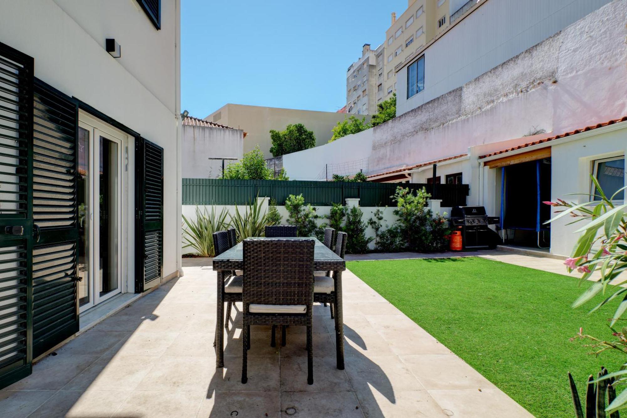 Comfortable Town House In Quiet Area By Lovelystay Lissabon Buitenkant foto